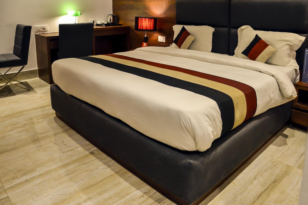 Oyo 1358 Hotel Crossroad Lakhnau Kültér fotó