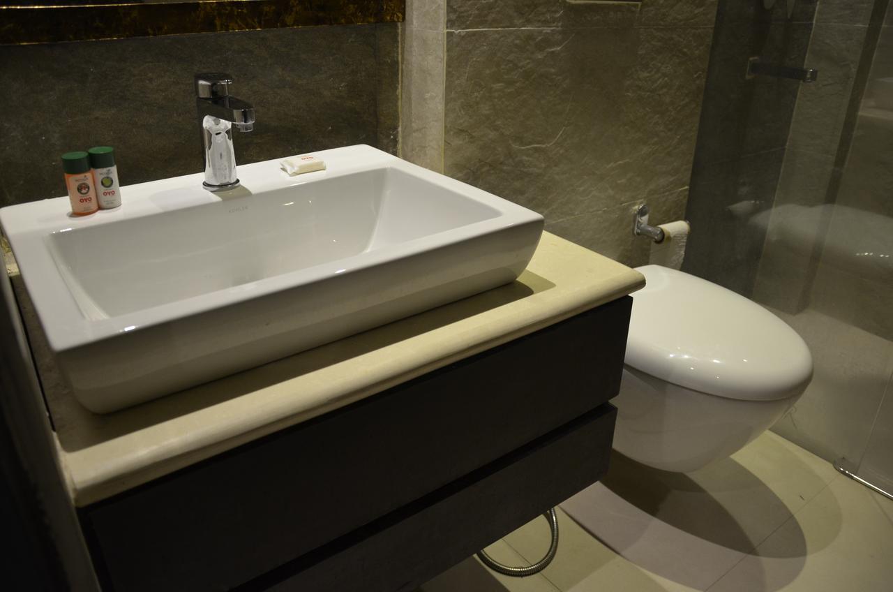 Oyo 1358 Hotel Crossroad Lakhnau Kültér fotó