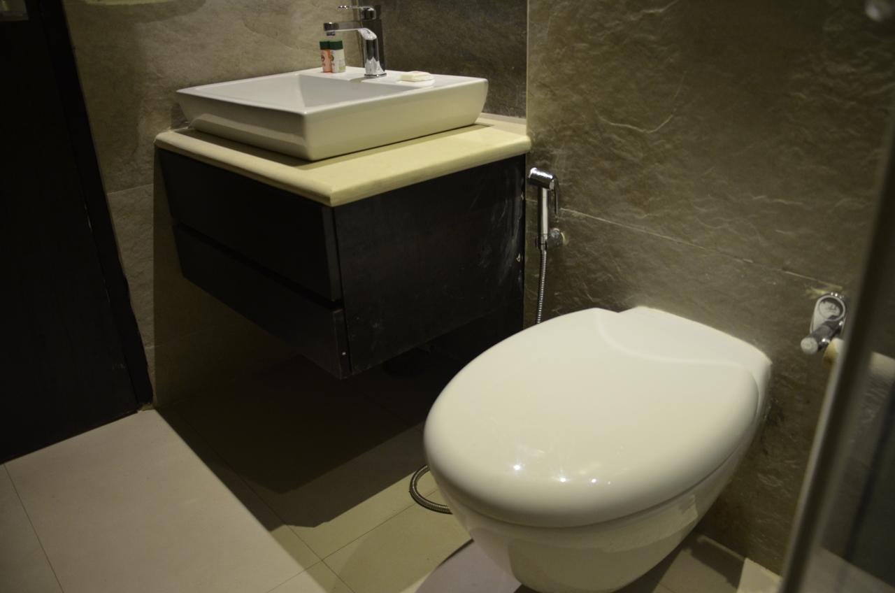 Oyo 1358 Hotel Crossroad Lakhnau Kültér fotó