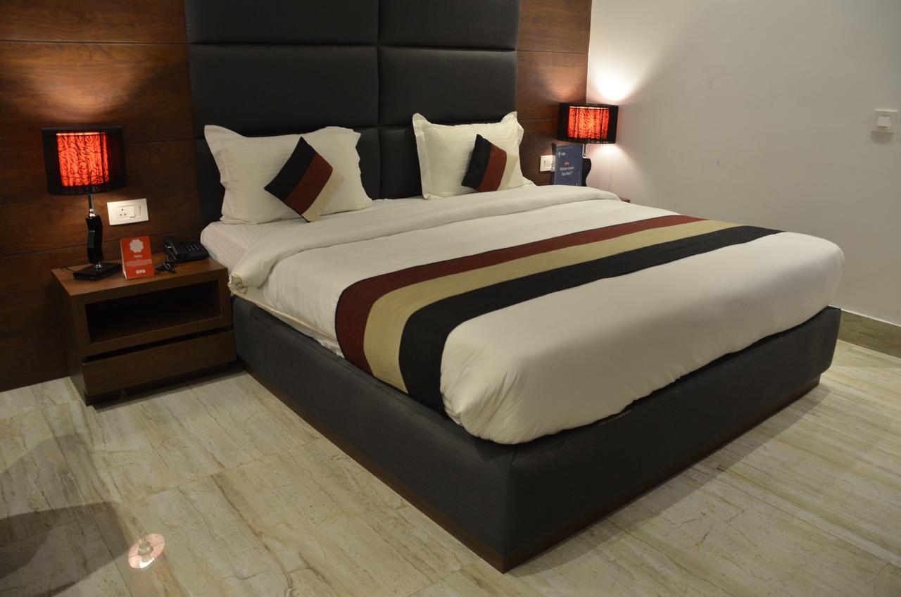 Oyo 1358 Hotel Crossroad Lakhnau Kültér fotó