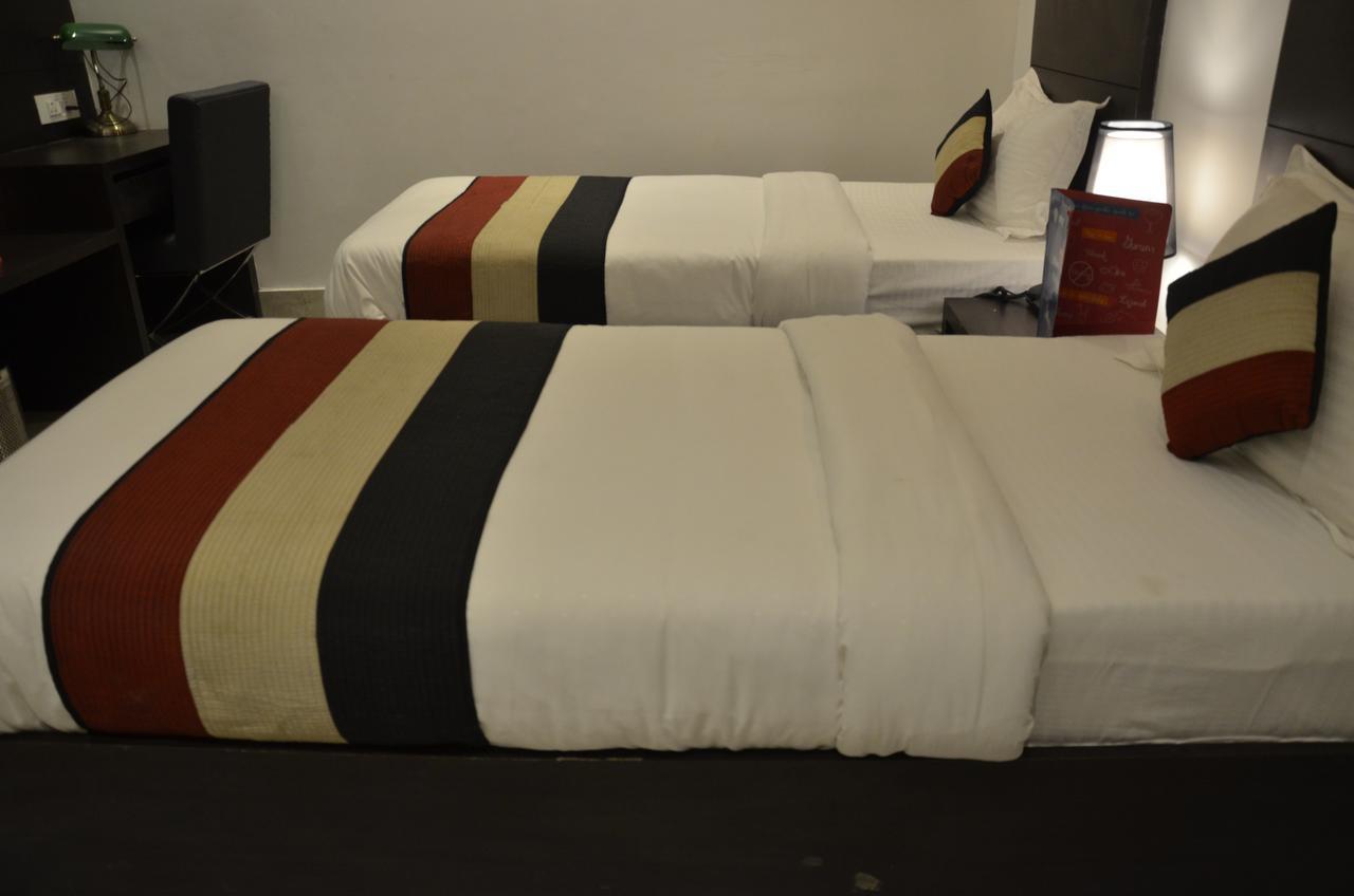 Oyo 1358 Hotel Crossroad Lakhnau Kültér fotó
