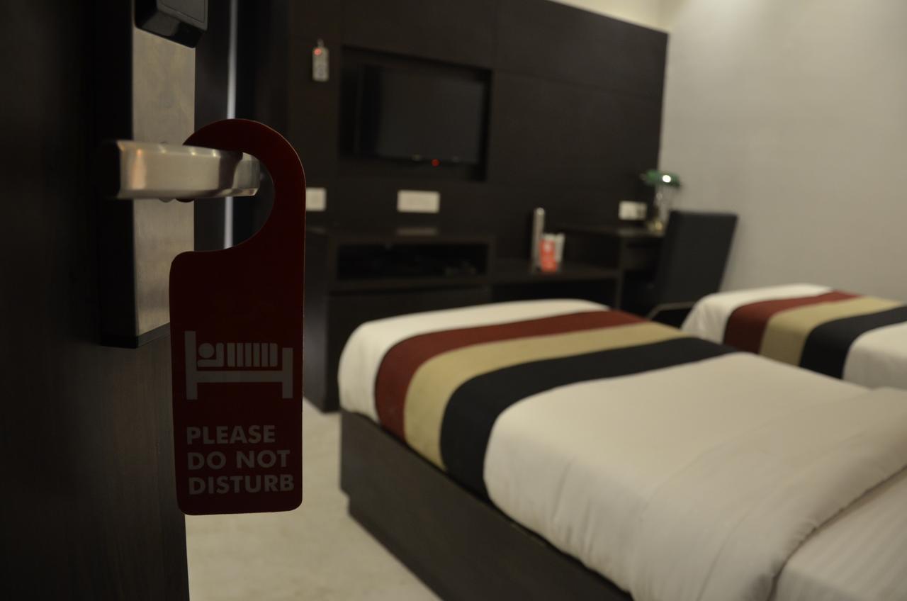 Oyo 1358 Hotel Crossroad Lakhnau Kültér fotó
