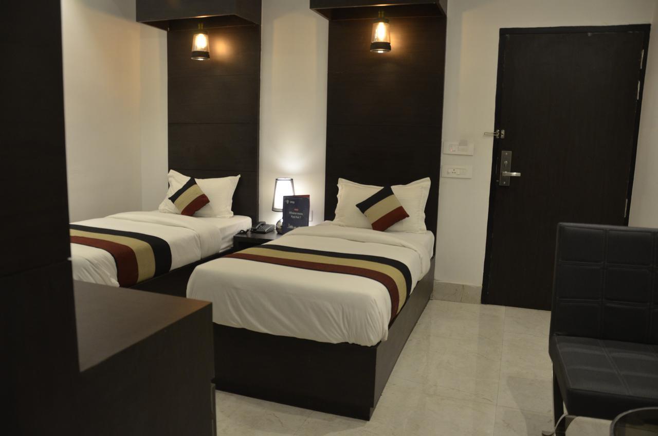 Oyo 1358 Hotel Crossroad Lakhnau Kültér fotó