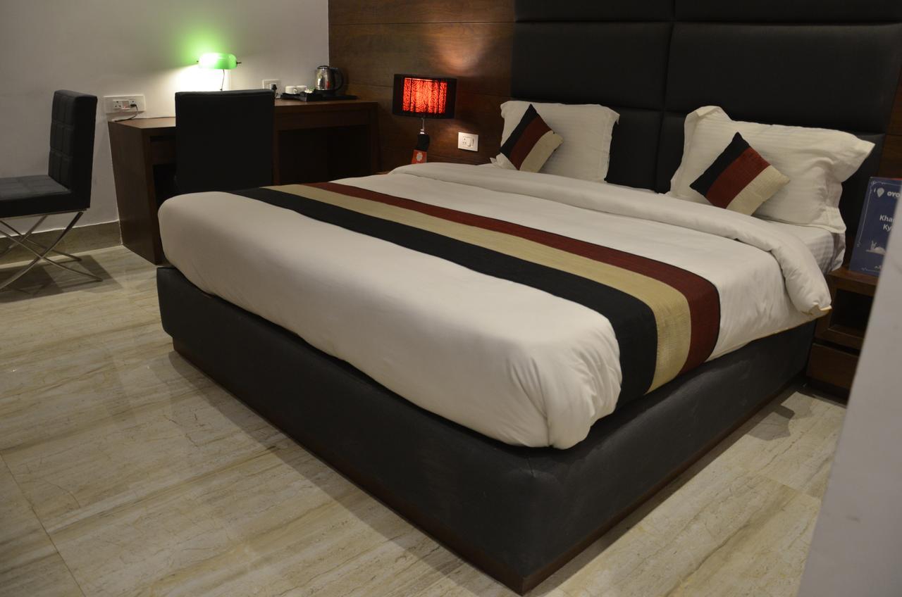 Oyo 1358 Hotel Crossroad Lakhnau Kültér fotó