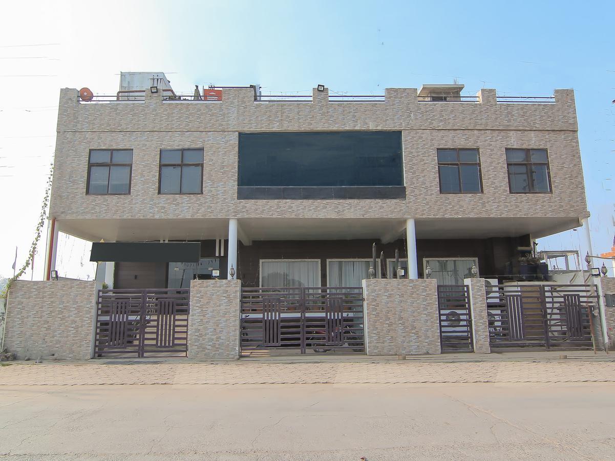 Oyo 1358 Hotel Crossroad Lakhnau Kültér fotó