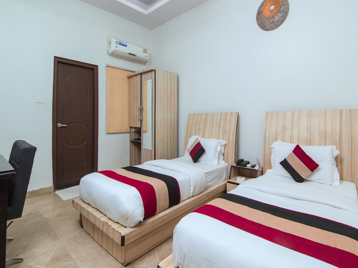 Oyo 1358 Hotel Crossroad Lakhnau Kültér fotó