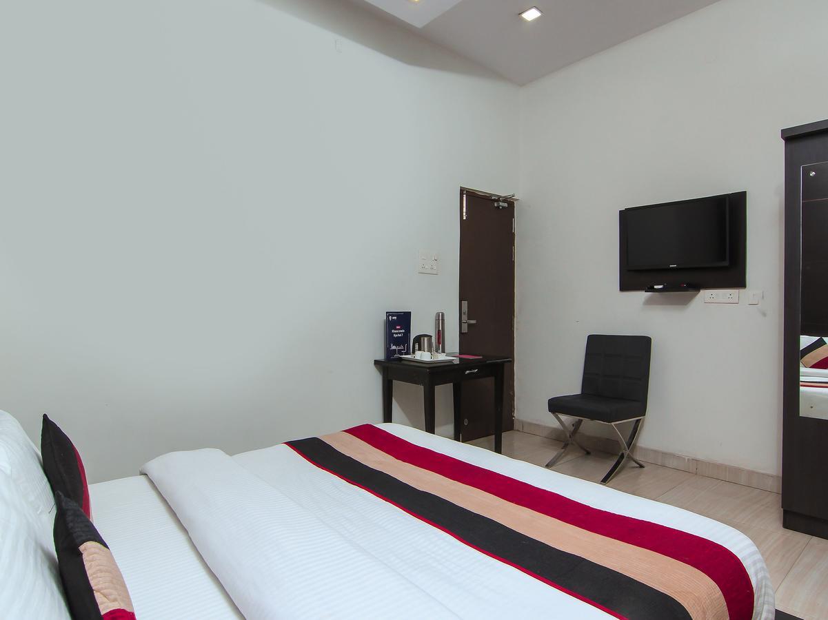 Oyo 1358 Hotel Crossroad Lakhnau Kültér fotó