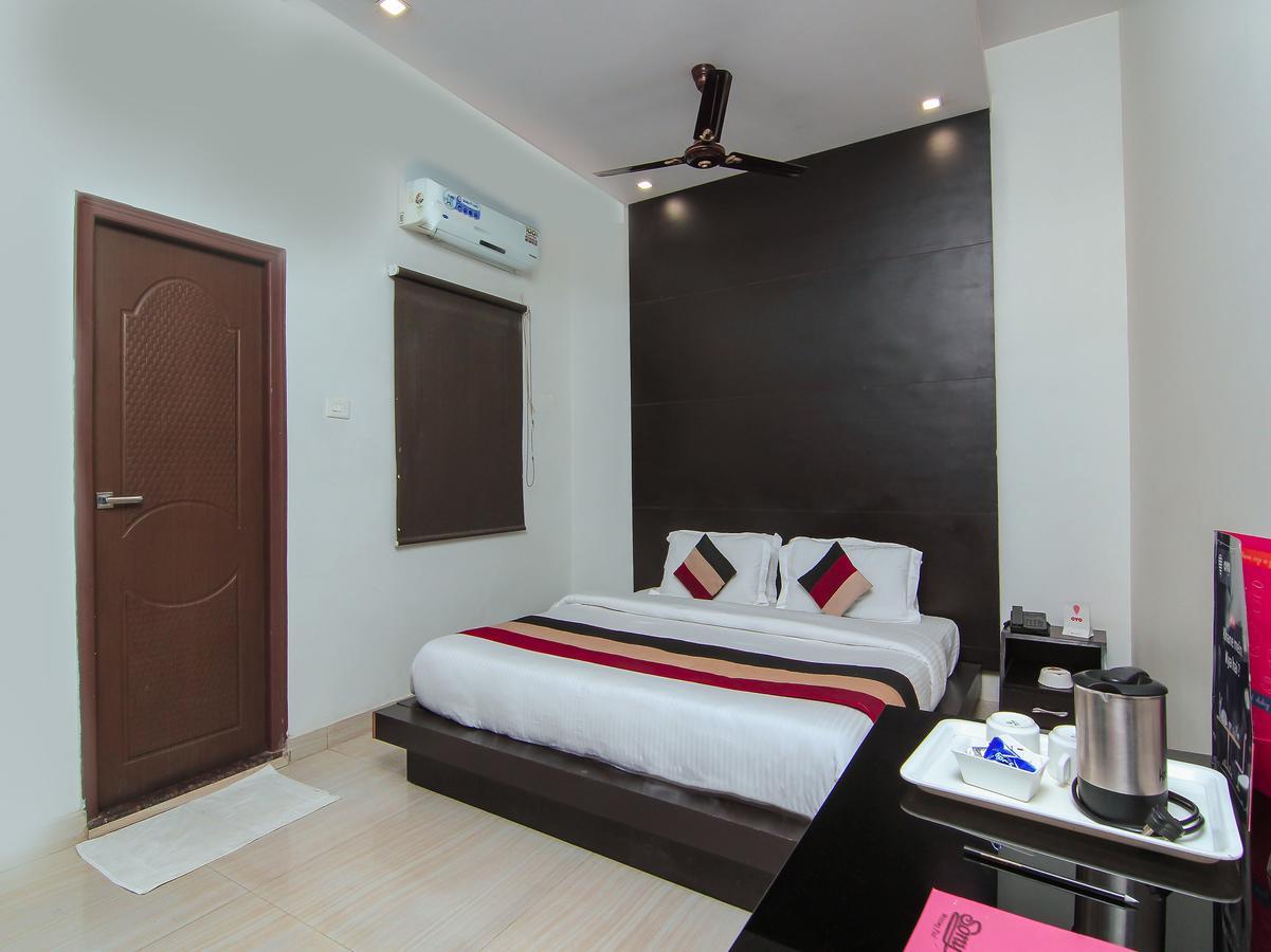 Oyo 1358 Hotel Crossroad Lakhnau Kültér fotó