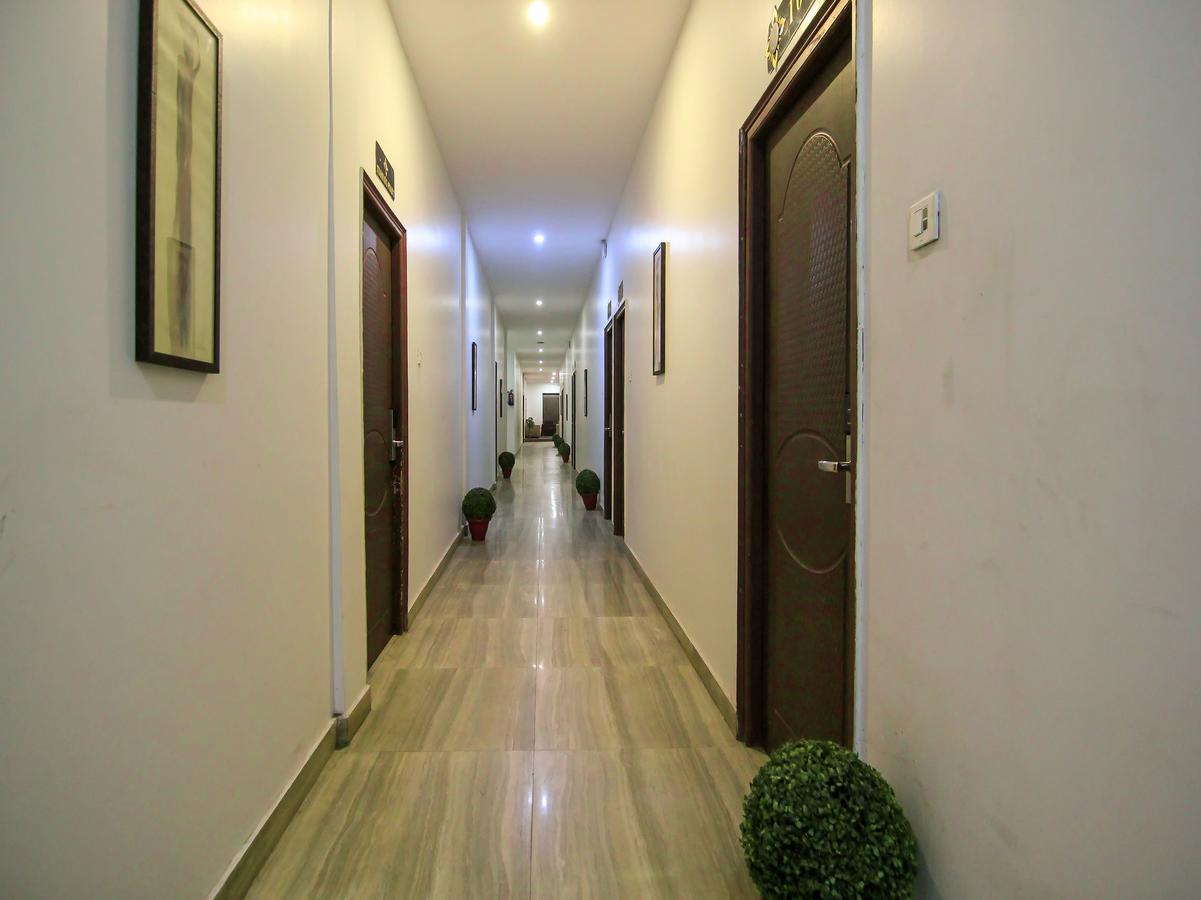 Oyo 1358 Hotel Crossroad Lakhnau Kültér fotó