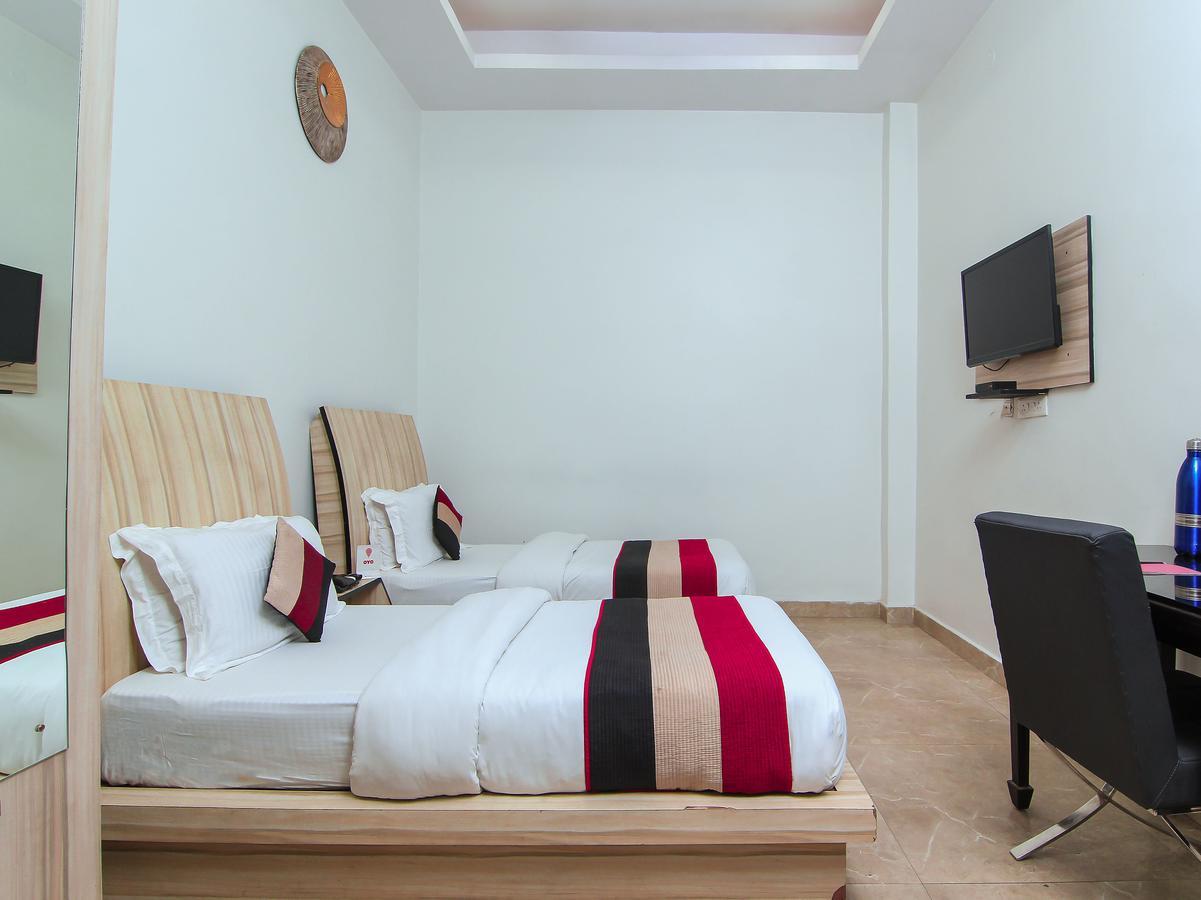 Oyo 1358 Hotel Crossroad Lakhnau Kültér fotó