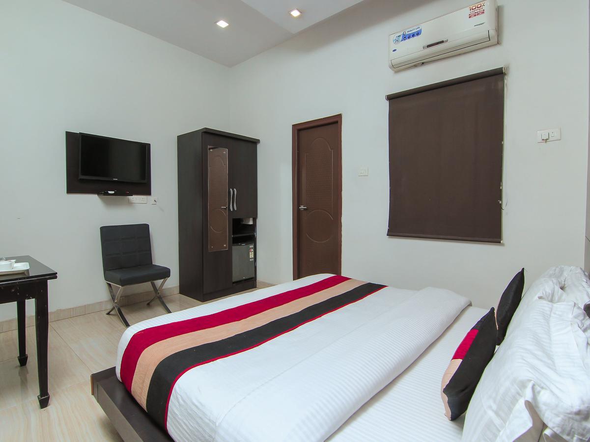 Oyo 1358 Hotel Crossroad Lakhnau Kültér fotó