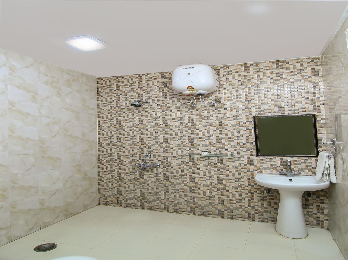 Oyo 1358 Hotel Crossroad Lakhnau Kültér fotó