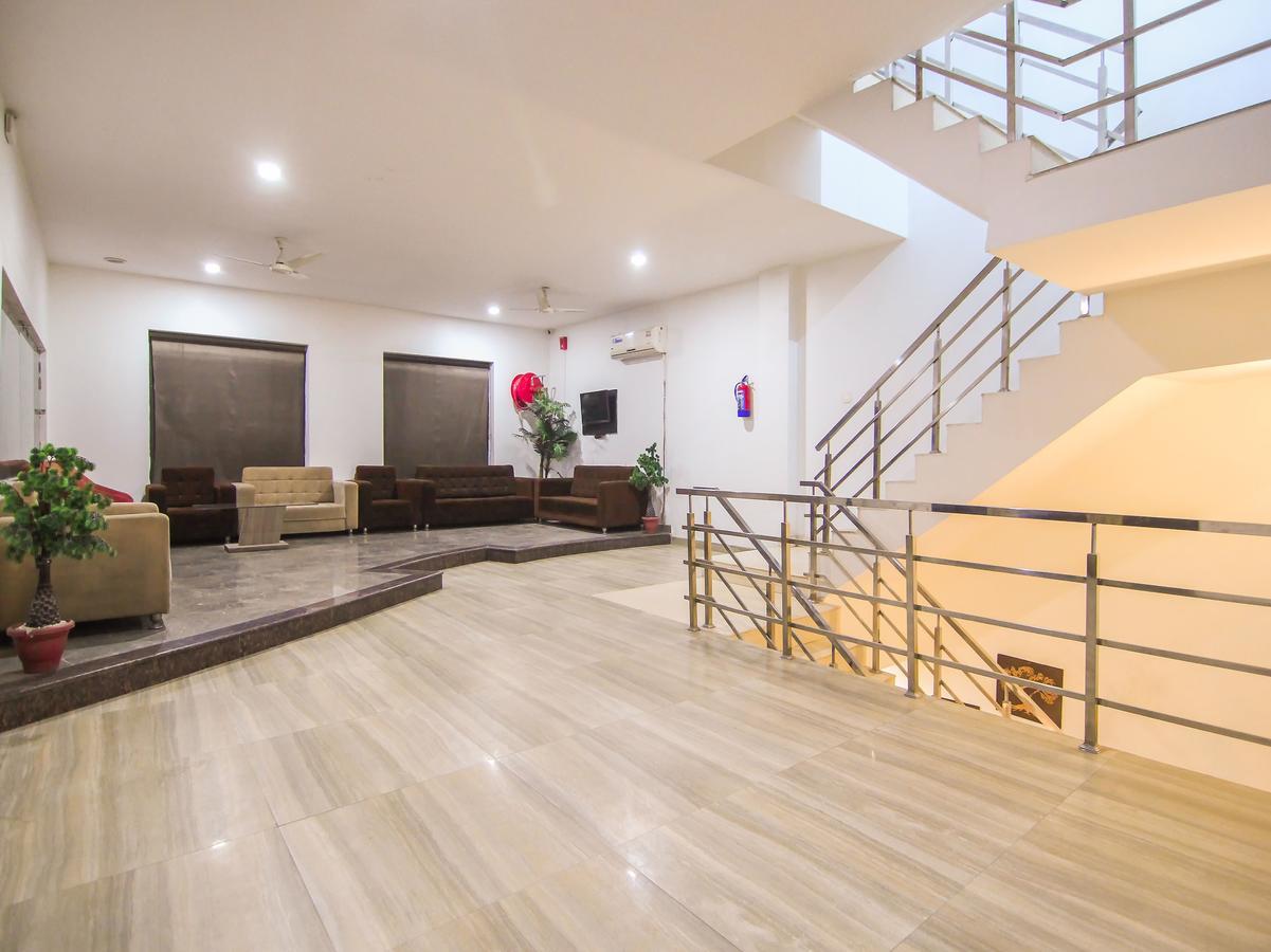 Oyo 1358 Hotel Crossroad Lakhnau Kültér fotó