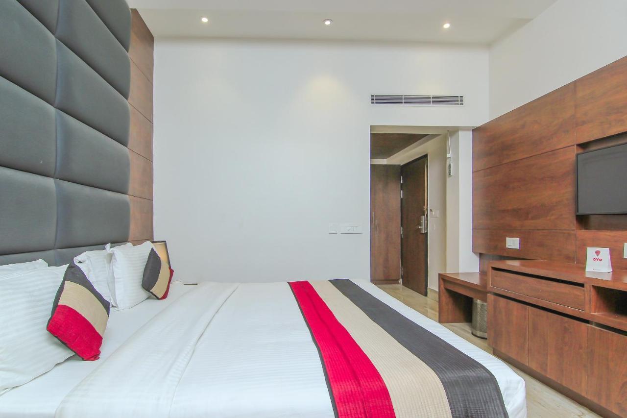 Oyo 1358 Hotel Crossroad Lakhnau Kültér fotó