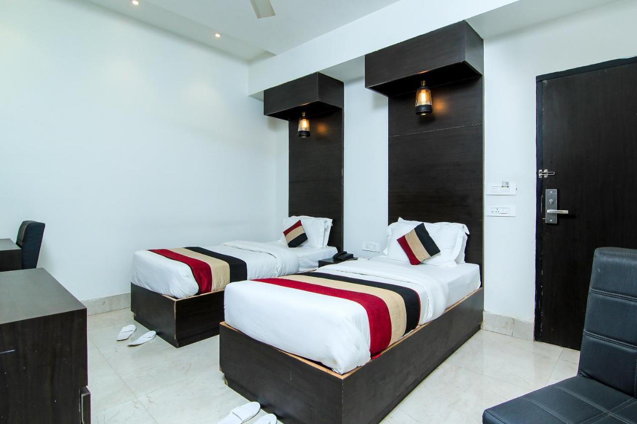 Oyo 1358 Hotel Crossroad Lakhnau Kültér fotó