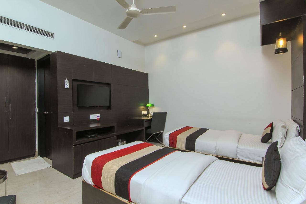 Oyo 1358 Hotel Crossroad Lakhnau Kültér fotó