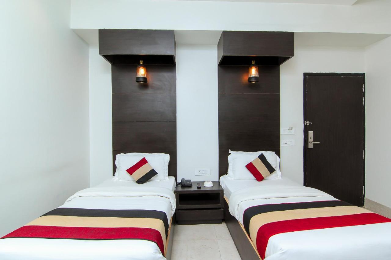 Oyo 1358 Hotel Crossroad Lakhnau Kültér fotó