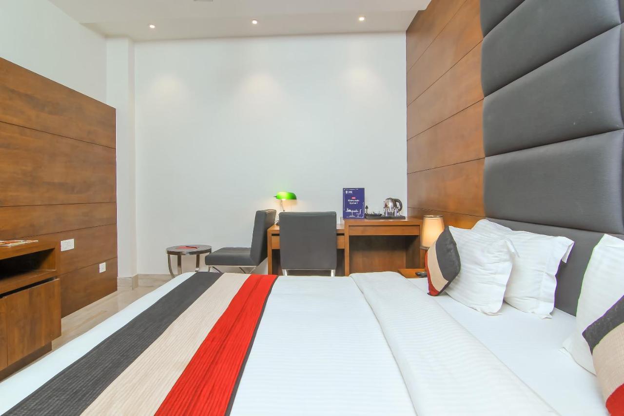 Oyo 1358 Hotel Crossroad Lakhnau Kültér fotó