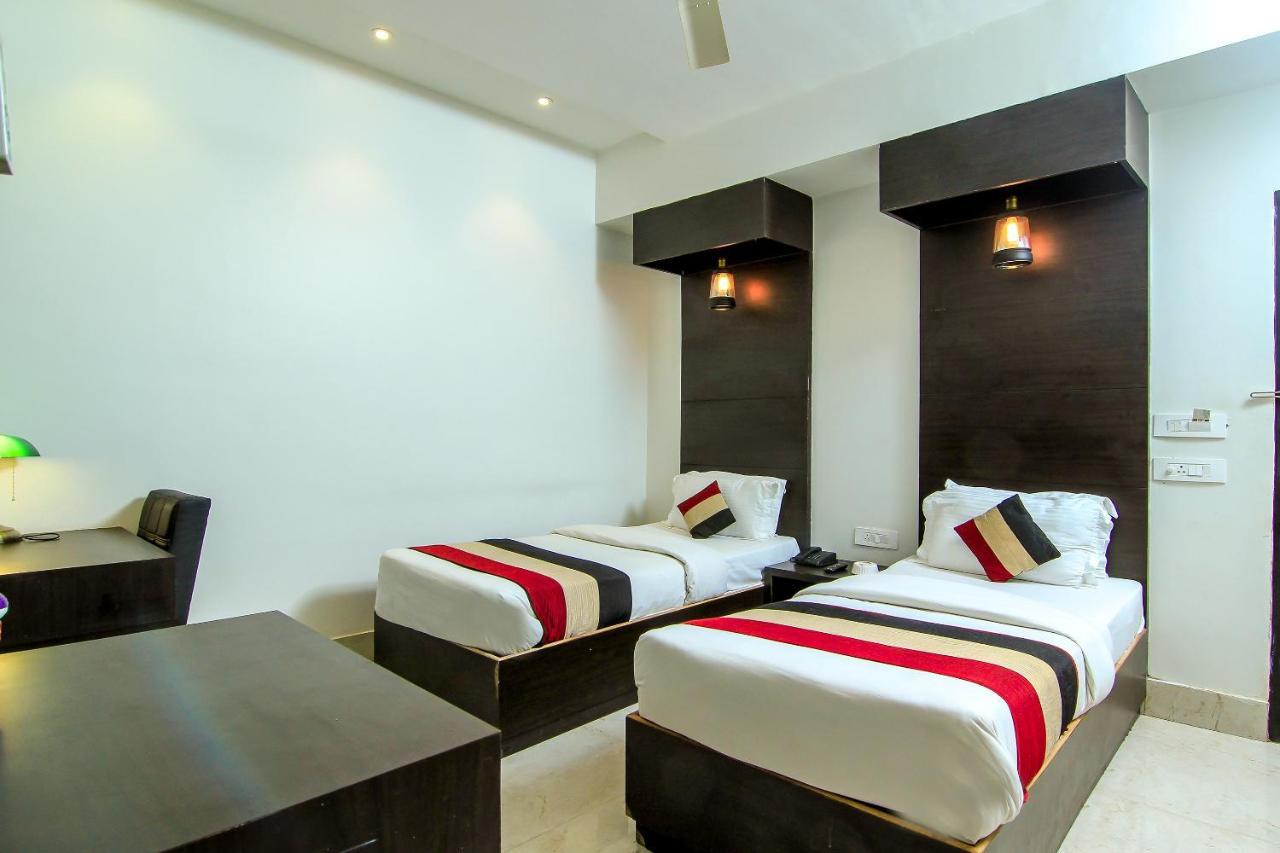 Oyo 1358 Hotel Crossroad Lakhnau Kültér fotó